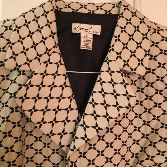 ⚡️ FLASH - Cream and black jacket - Picture 2 of 2